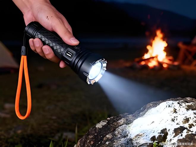 指南：从狼狈到从容的实战手册pg电子中国新手露营装备避坑(图2)